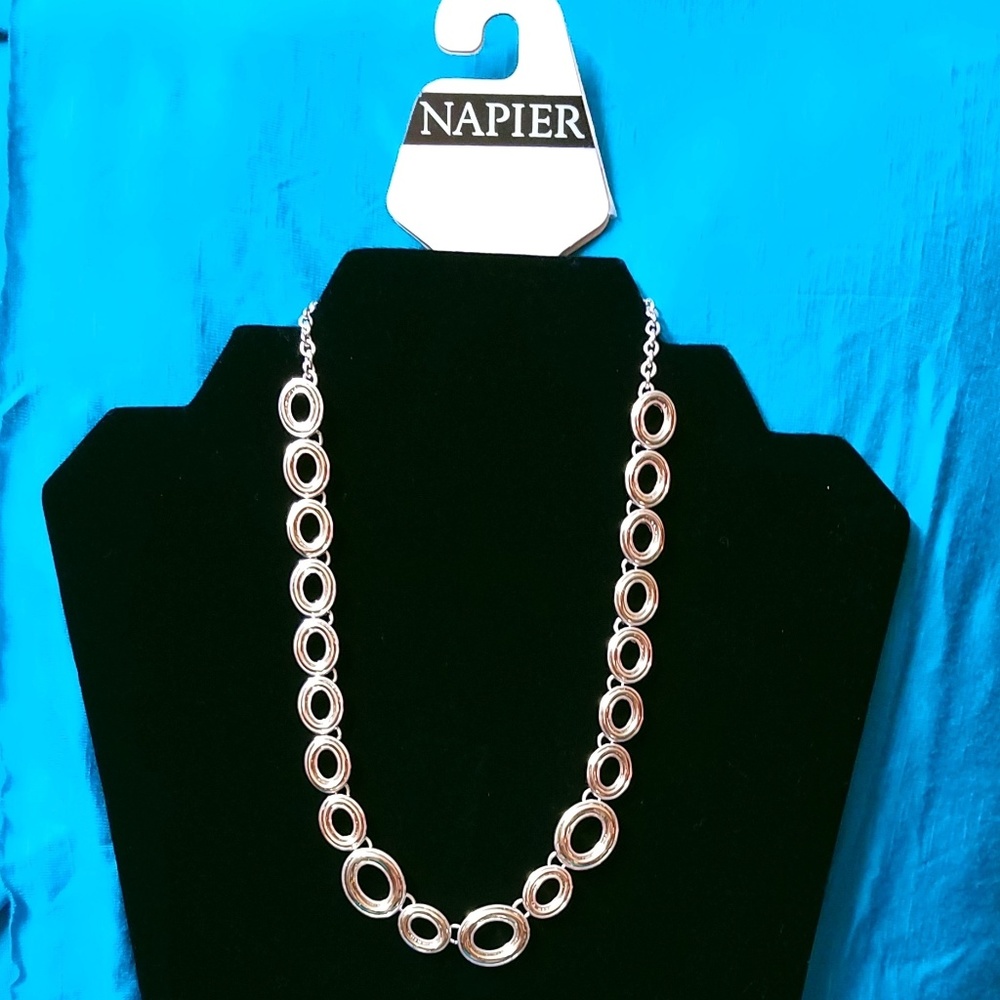 NWT Silver tone Napier Linked Ovals Necklace